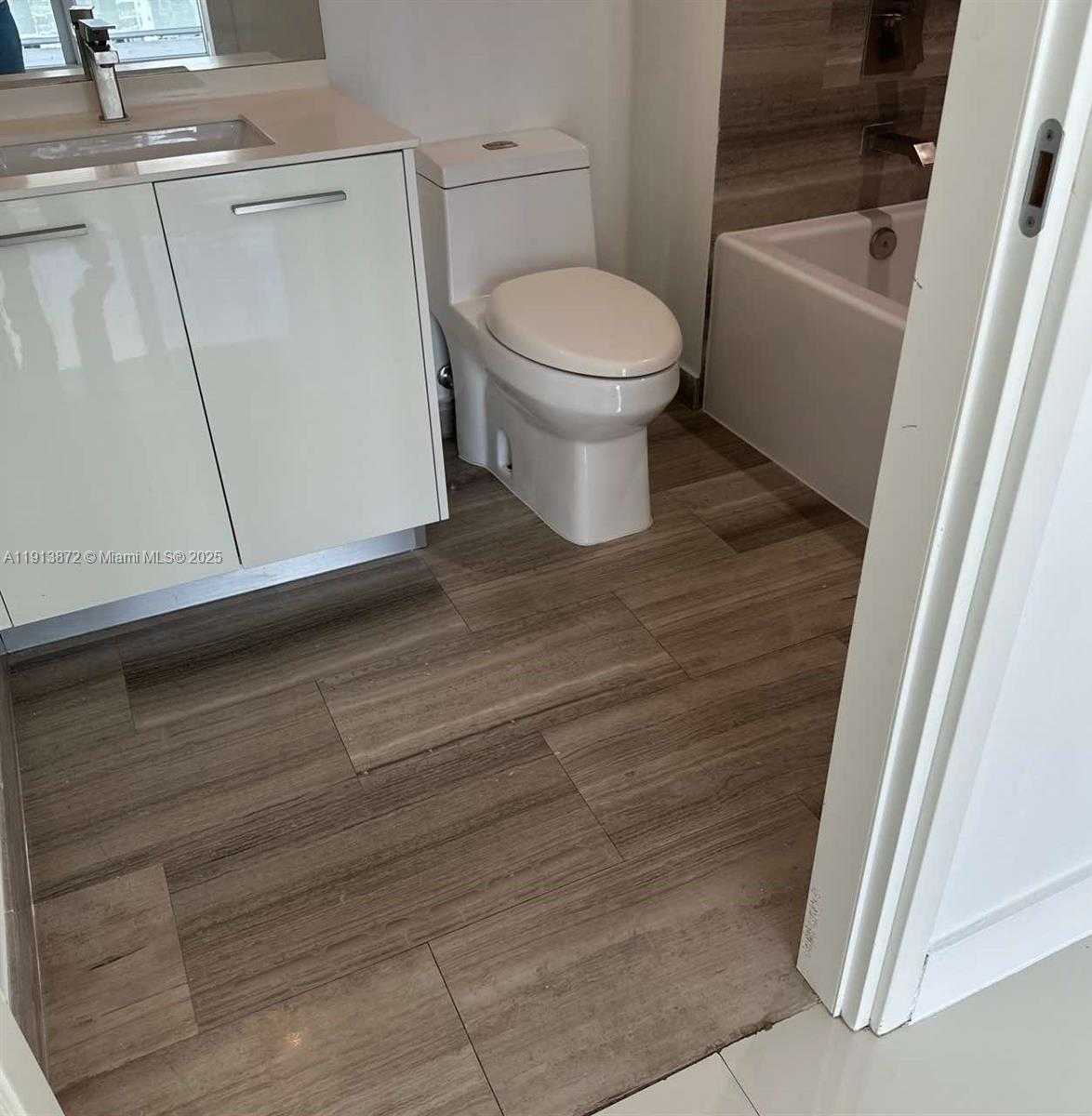 Small Image of 1300 BRICKELL BAY DR #2400, Miami Number 16