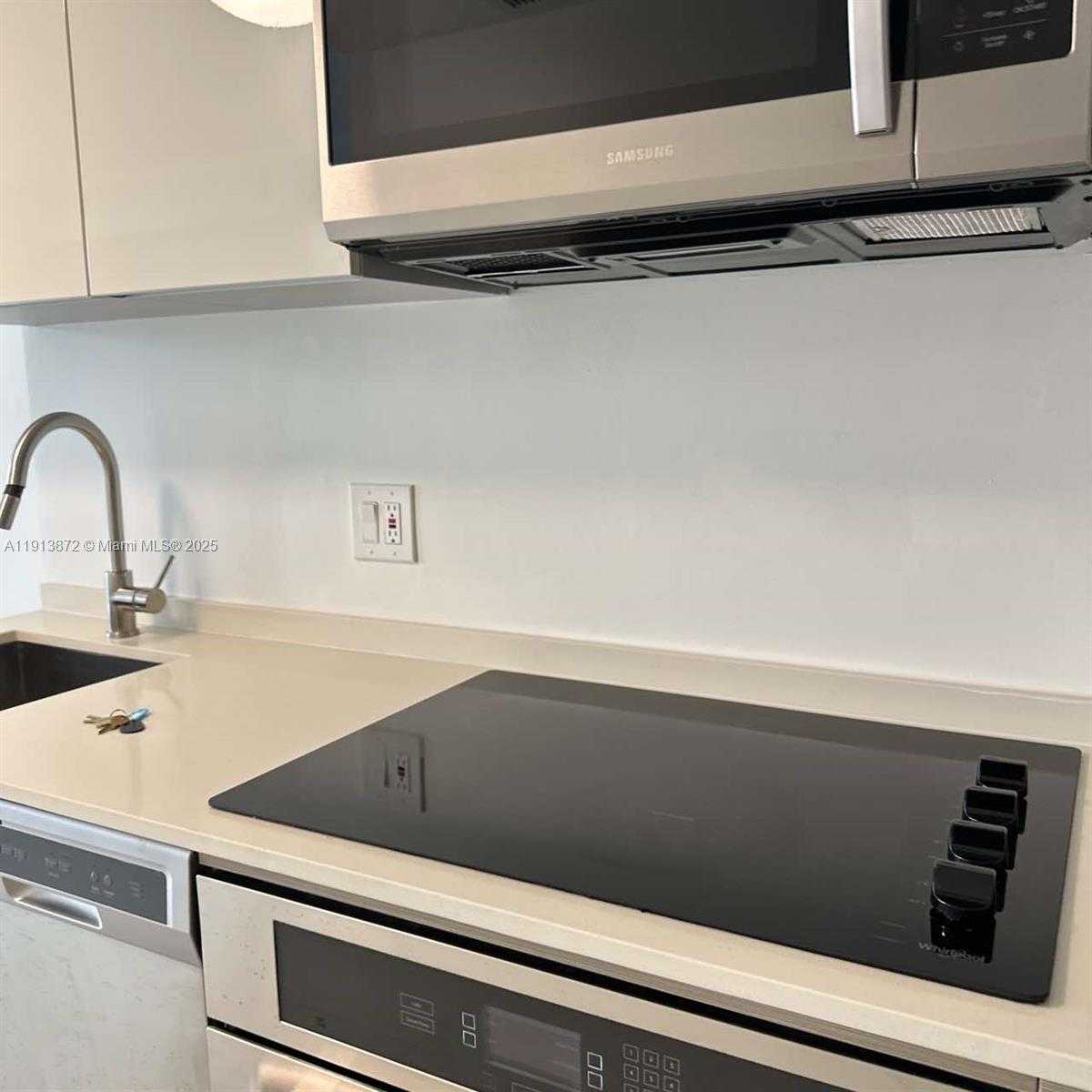 Small Image of 1300 BRICKELL BAY DR #2400, Miami Number 4