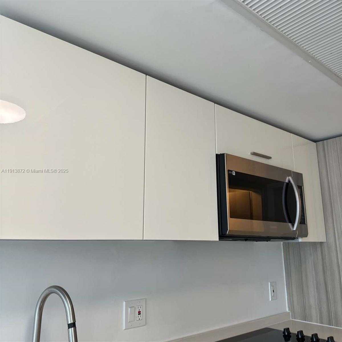 Small Image of 1300 BRICKELL BAY DR #2400, Miami Number 6