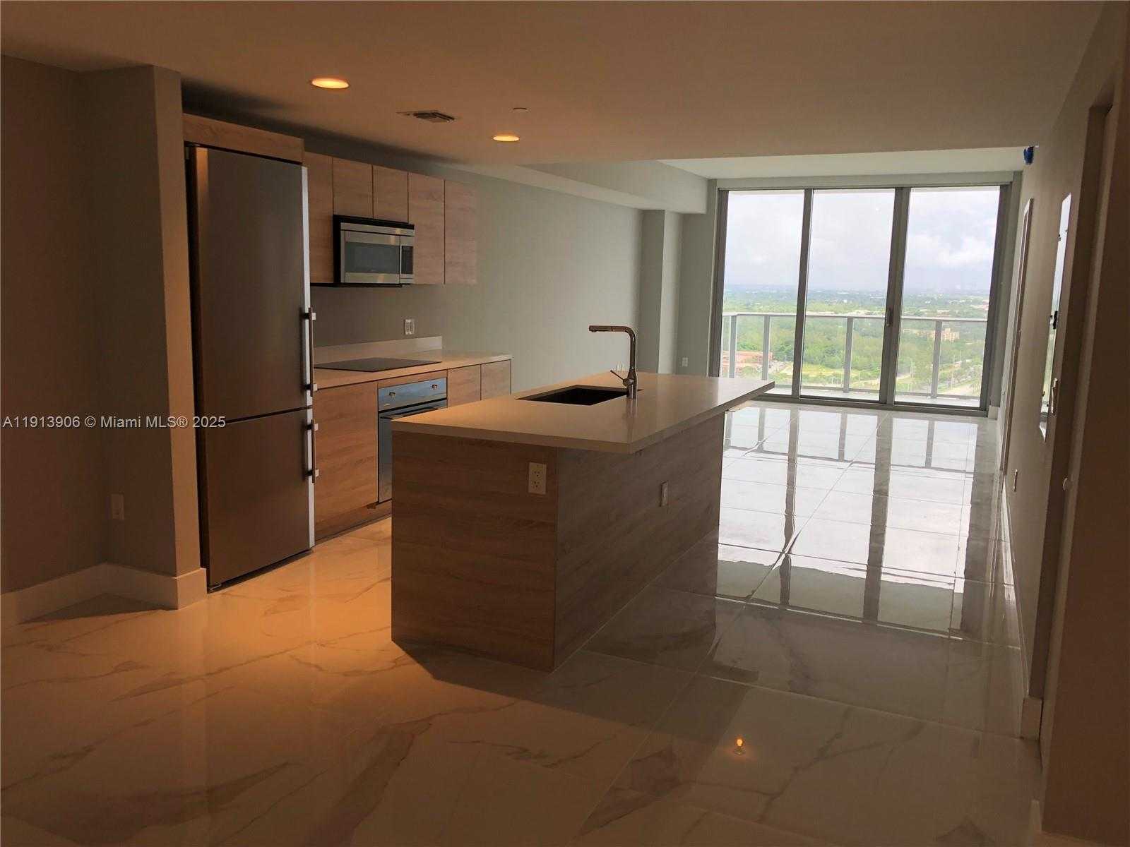Small Image of 16385 BISCAYNE BLVD #3003, North Miami Beach Number 2