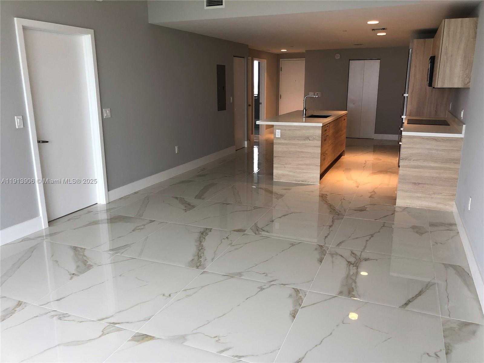 Small Image of 16385 BISCAYNE BLVD #3003, North Miami Beach Number 3