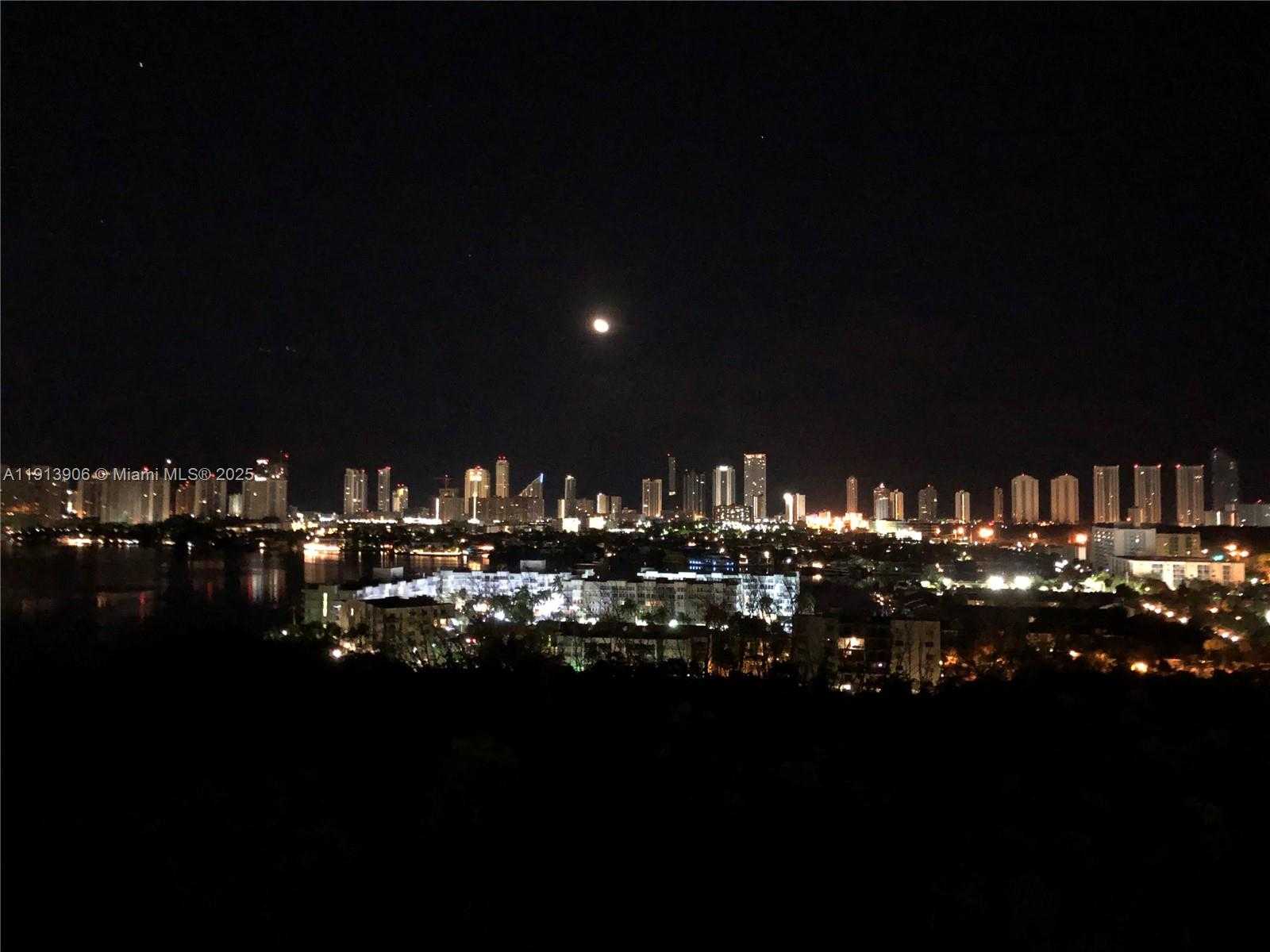 Small Image of 16385 BISCAYNE BLVD #3003, North Miami Beach Number 5