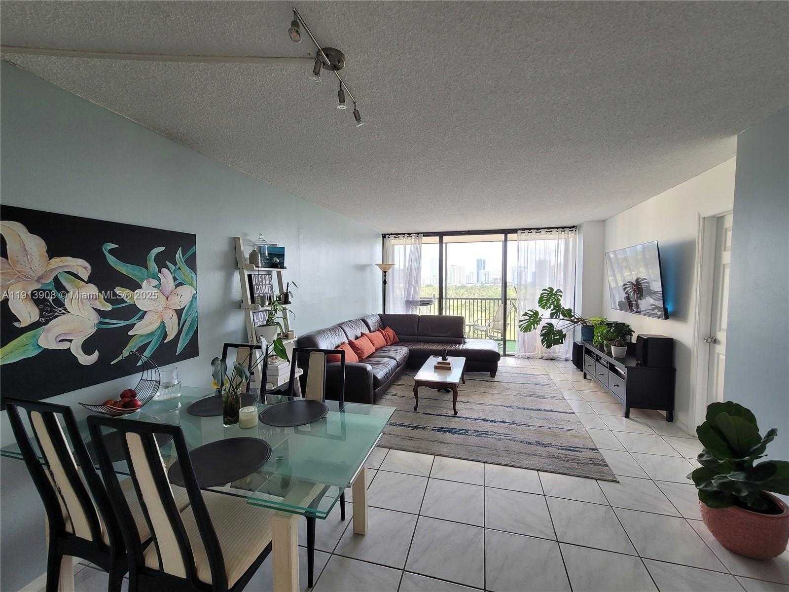 Small Image of 20301 WEST COUNTRY CLUB DR #1124, Aventura Number 2