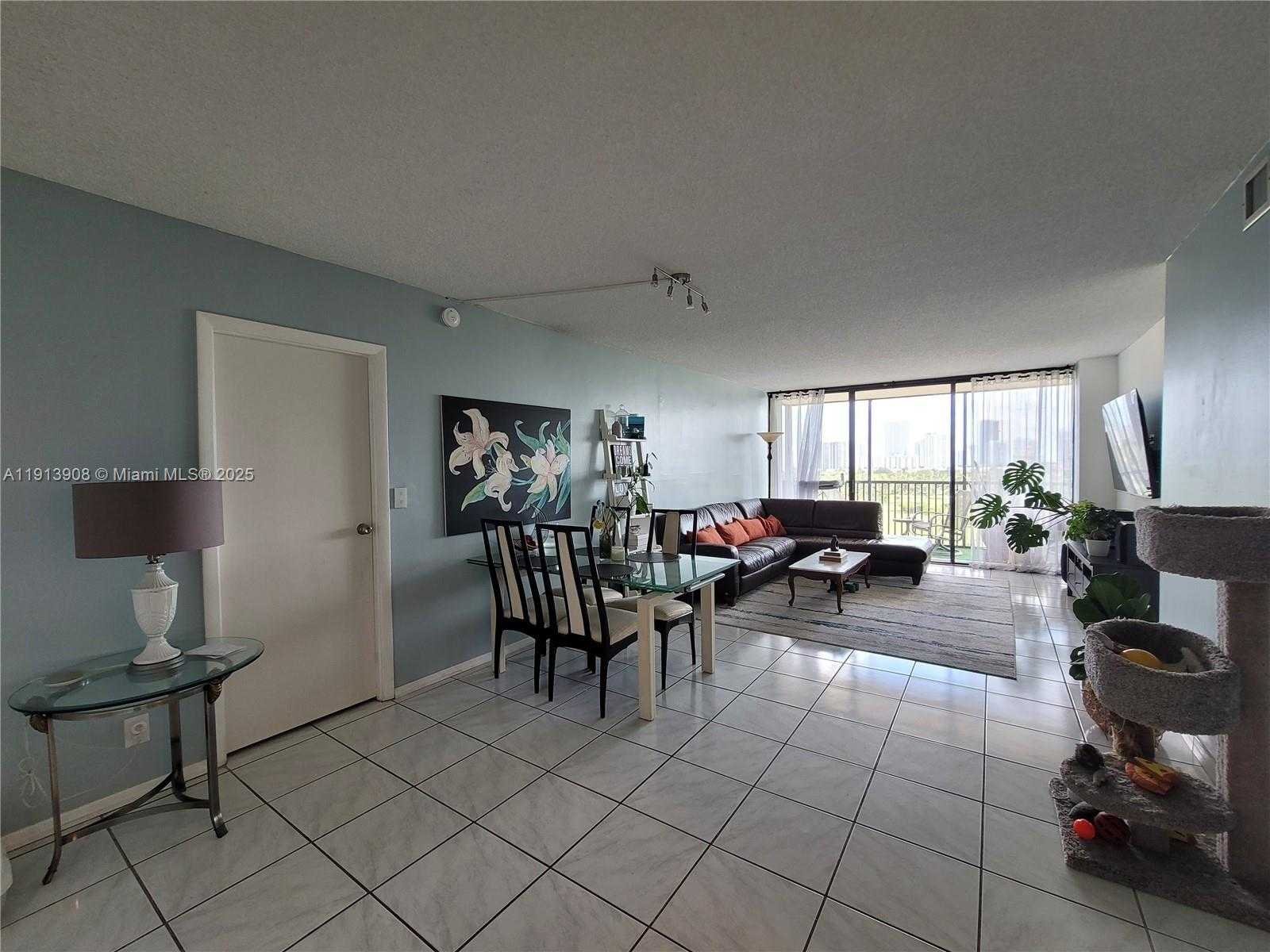 Small Image of 20301 WEST COUNTRY CLUB DR #1124, Aventura Number 3