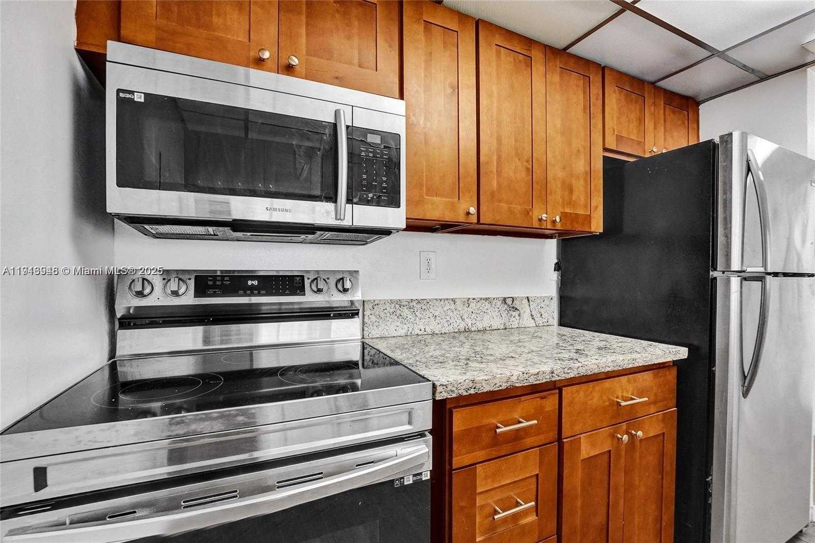 Small Image of 7601 EAST TREASURE DR #406, North Bay Village Number 32