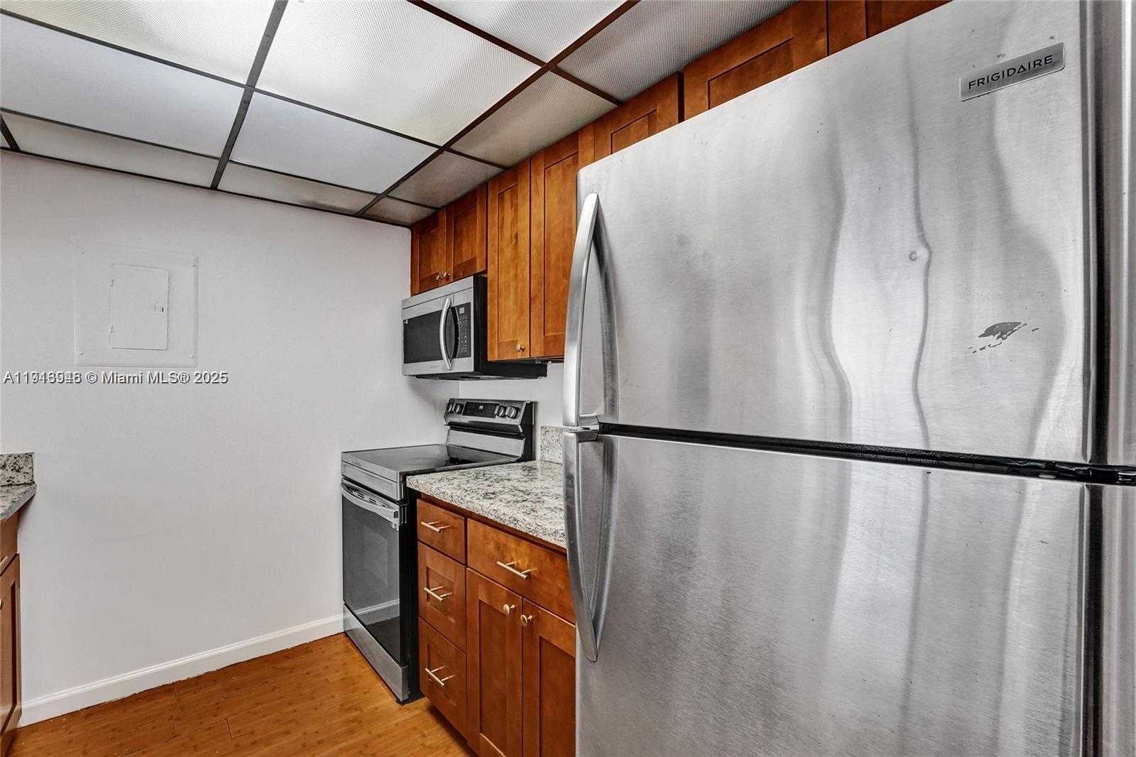 Small Image of 7601 EAST TREASURE DR #406, North Bay Village Number 33