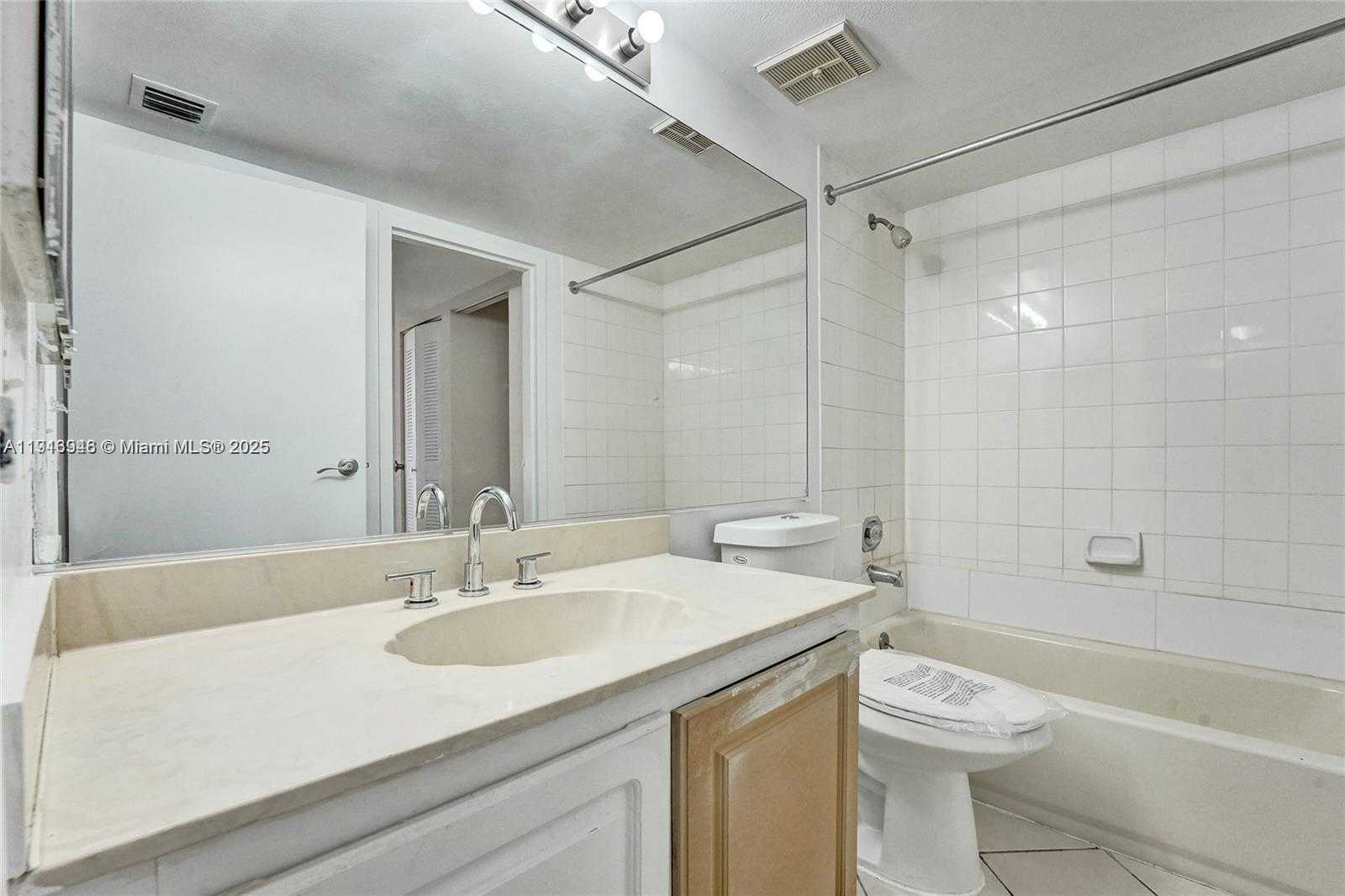 Small Image of 7601 EAST TREASURE DR #406, North Bay Village Number 39