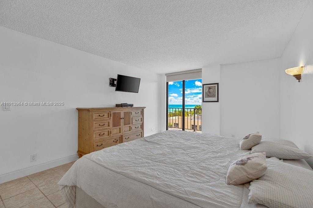 Small Image of 2625 COLLINS AVE #702, Miami Beach Number 11