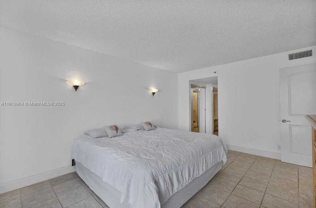 Small Image of 2625 COLLINS AVE #702, Miami Beach Number 13