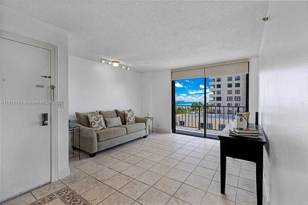 Small Image of 2625 COLLINS AVE #702, Miami Beach Number 2