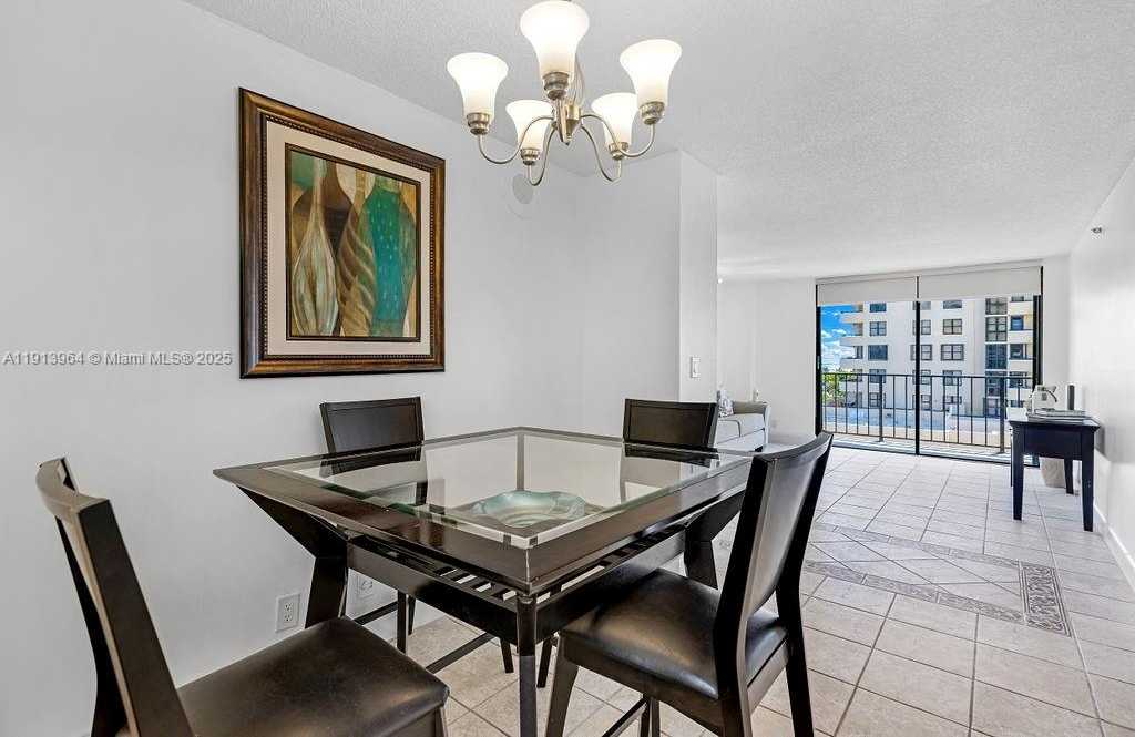 Small Image of 2625 COLLINS AVE #702, Miami Beach Number 5