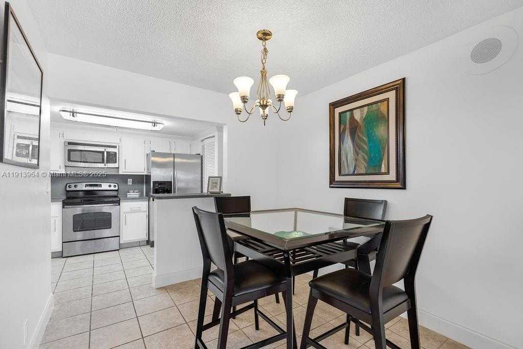 Small Image of 2625 COLLINS AVE #702, Miami Beach Number 6