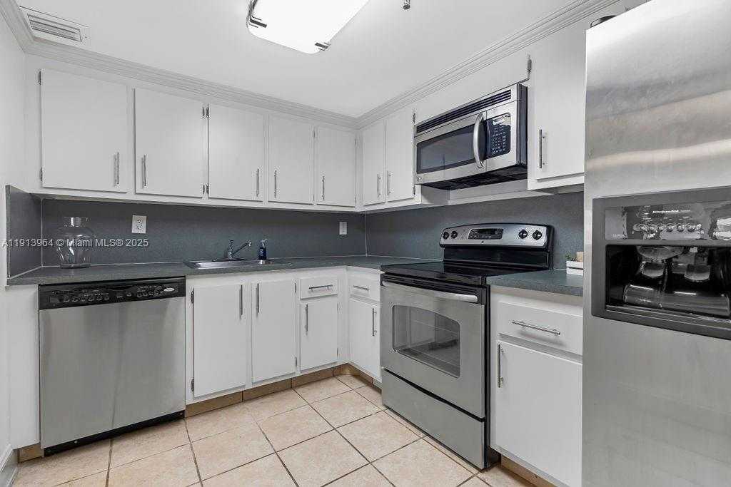 Small Image of 2625 COLLINS AVE #702, Miami Beach Number 9