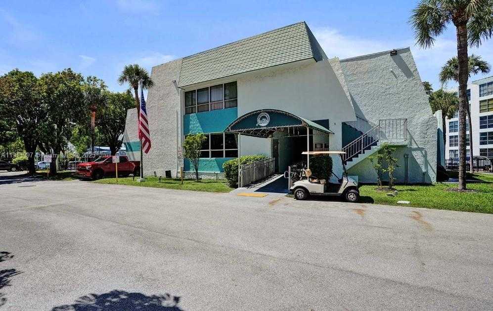 Small Image of 17560 ATLANTIC BLVD #116, Sunny Isles Beach Number 3