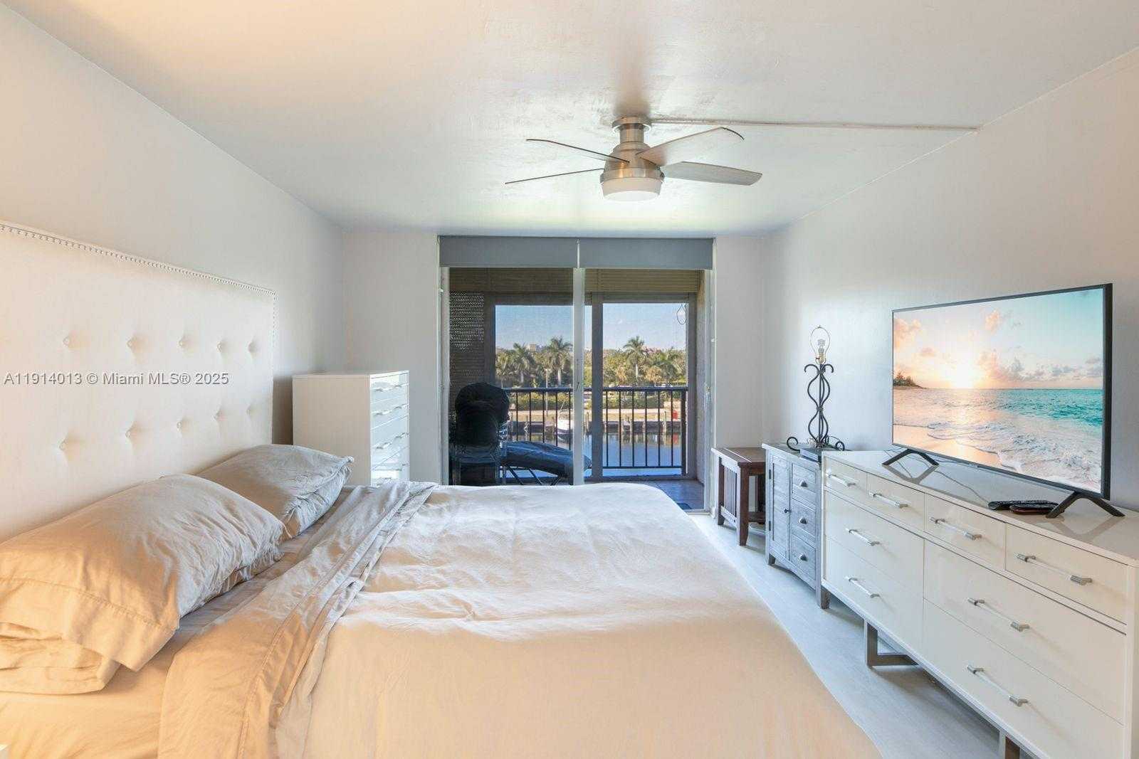 Small Image of 601 THREE ISLANDS BLVD #404, Hallandale Beach Number 14