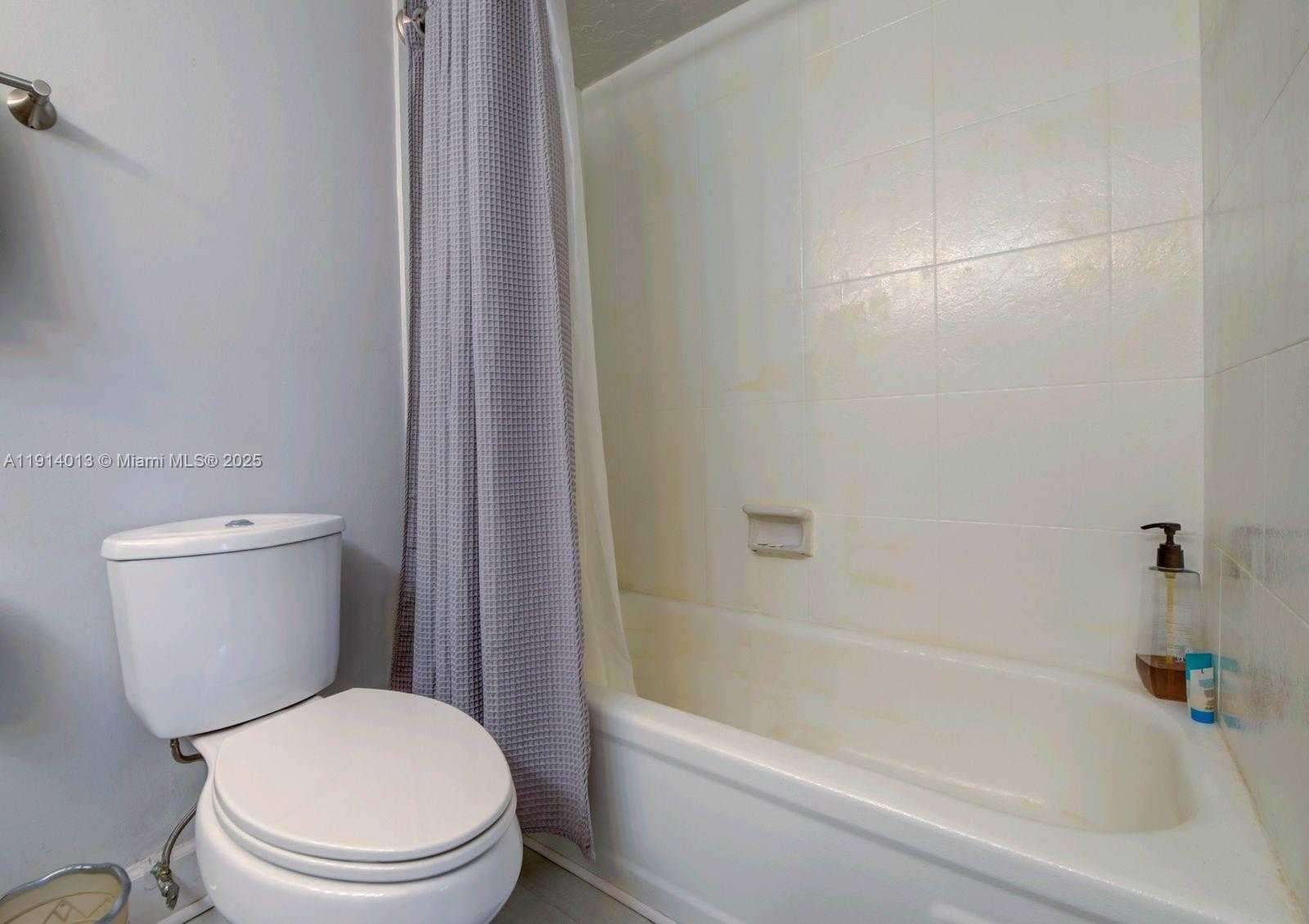 Small Image of 601 THREE ISLANDS BLVD #404, Hallandale Beach Number 19