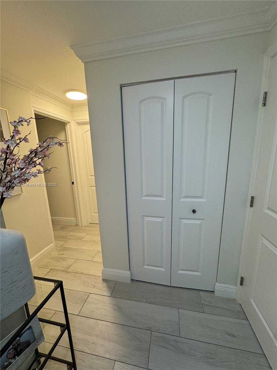 Small Image of 10069 SOUTH WEST 77TH CT, Miami Number 11