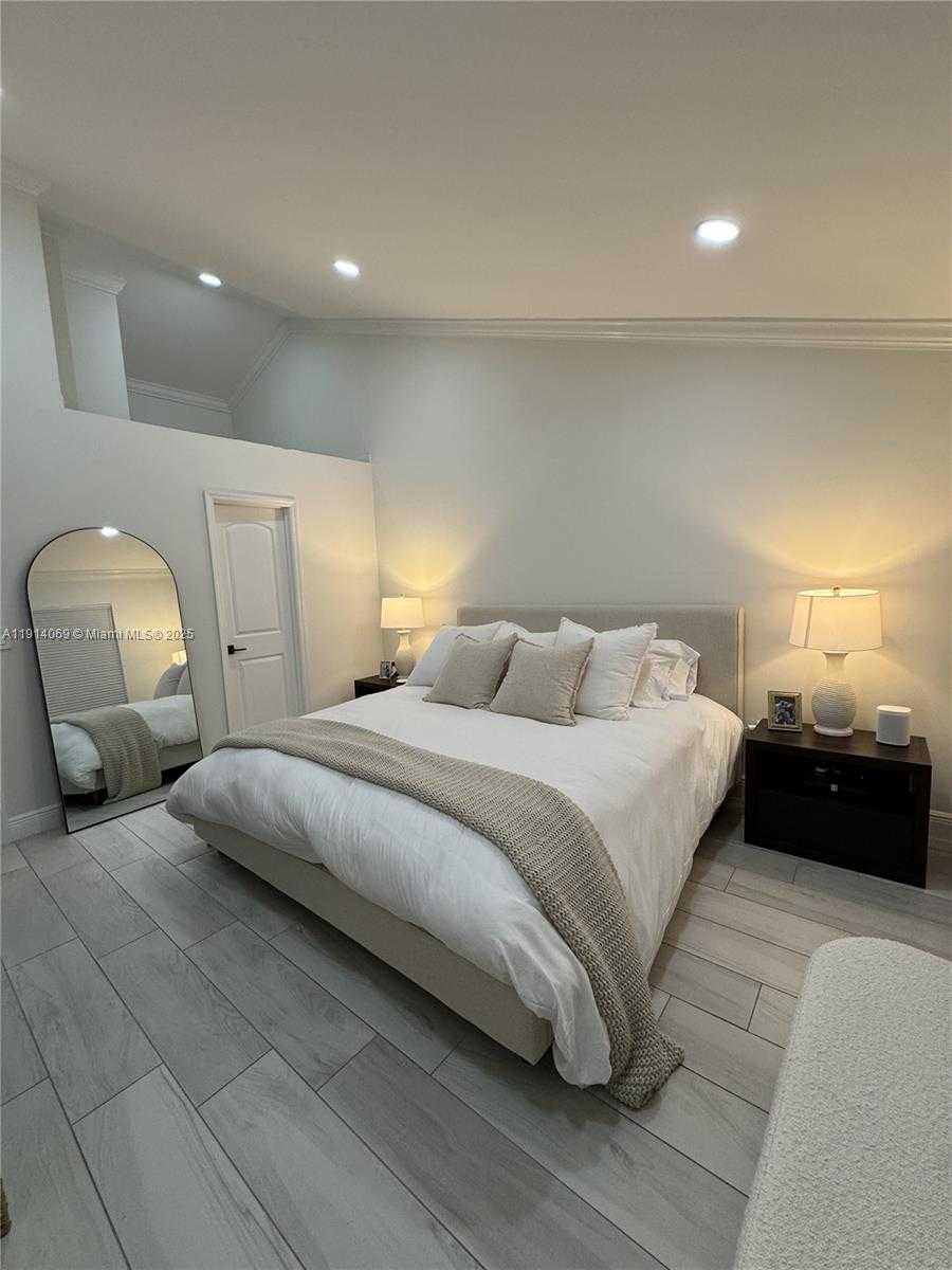 Small Image of 10069 SOUTH WEST 77TH CT, Miami Number 13