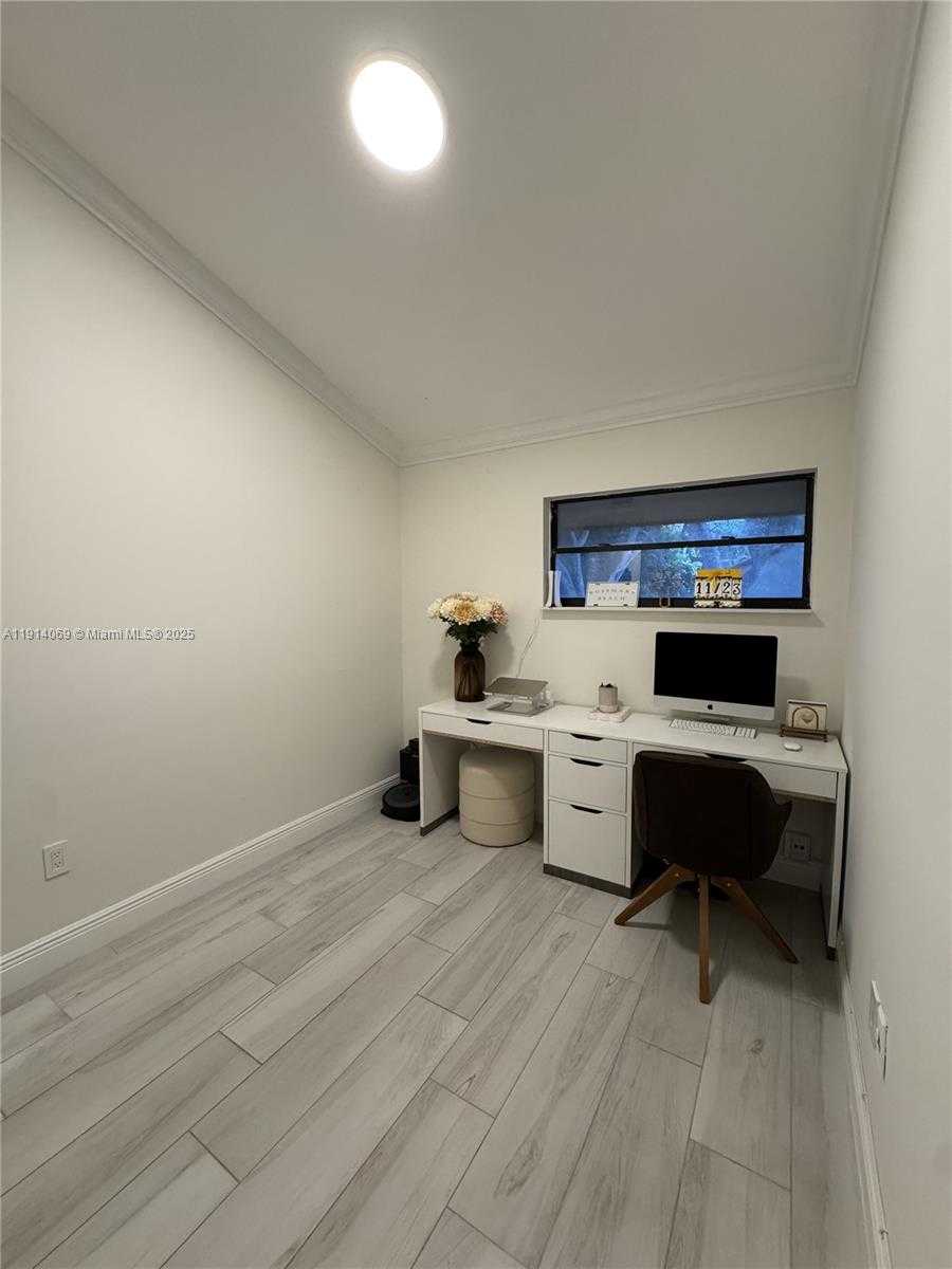 Small Image of 10069 SOUTH WEST 77TH CT, Miami Number 16