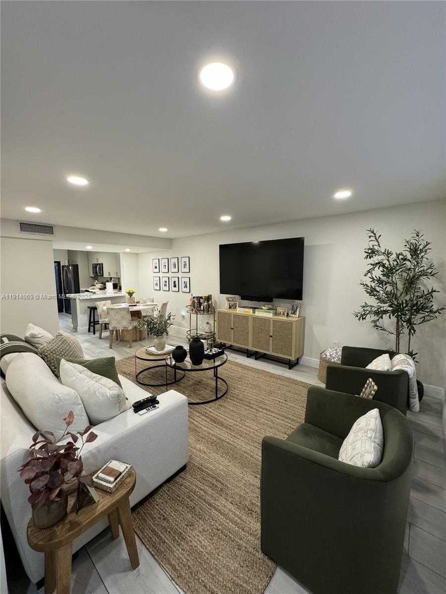 Small Image of 10069 SOUTH WEST 77TH CT, Miami Number 2