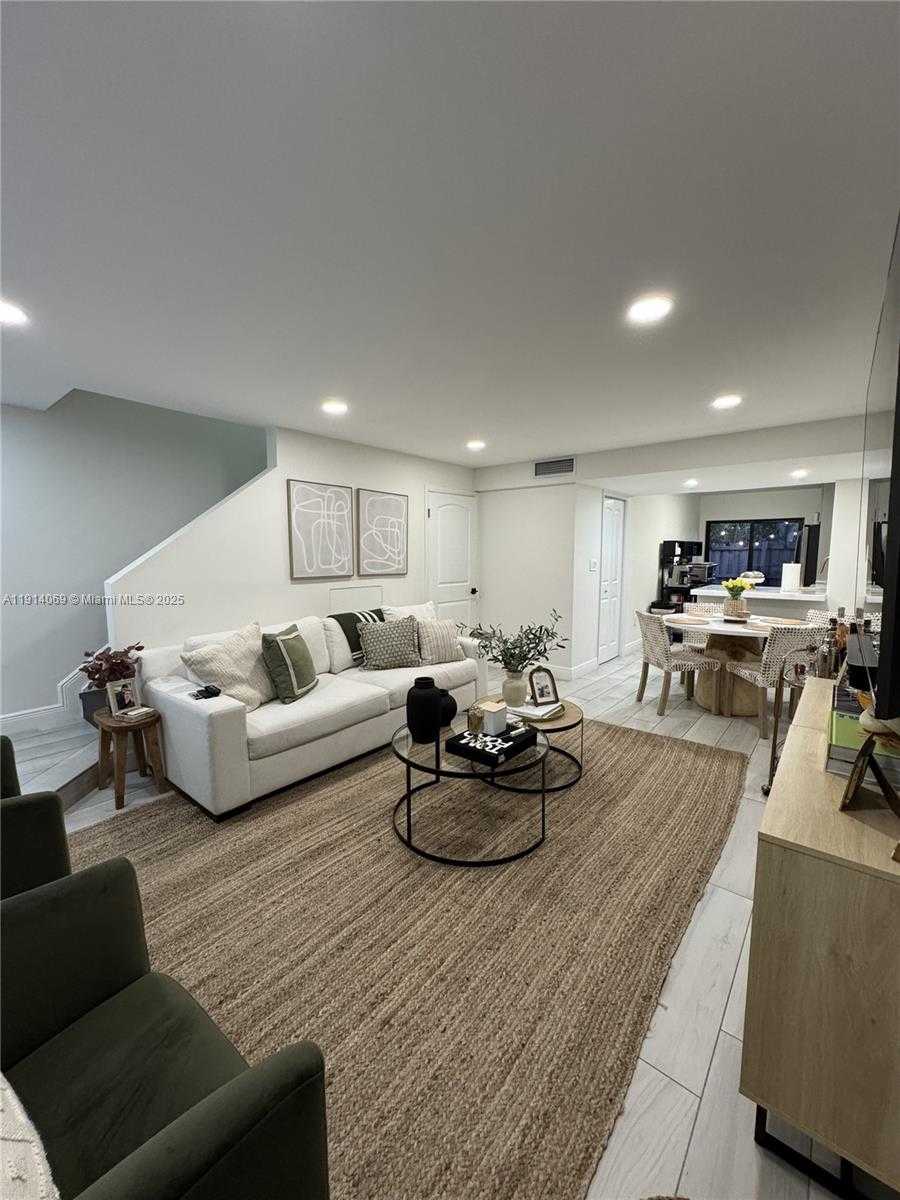 Small Image of 10069 SOUTH WEST 77TH CT, Miami Number 3