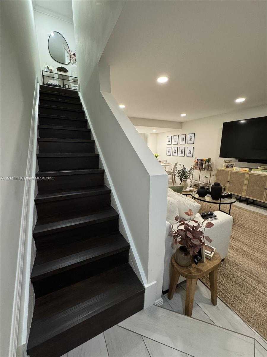 Small Image of 10069 SOUTH WEST 77TH CT, Miami Number 4