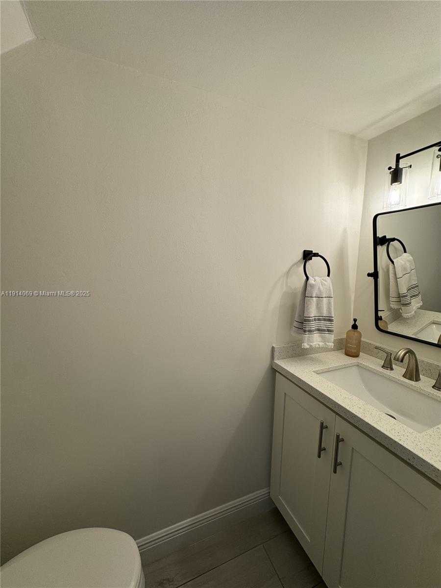 Small Image of 10069 SOUTH WEST 77TH CT, Miami Number 5