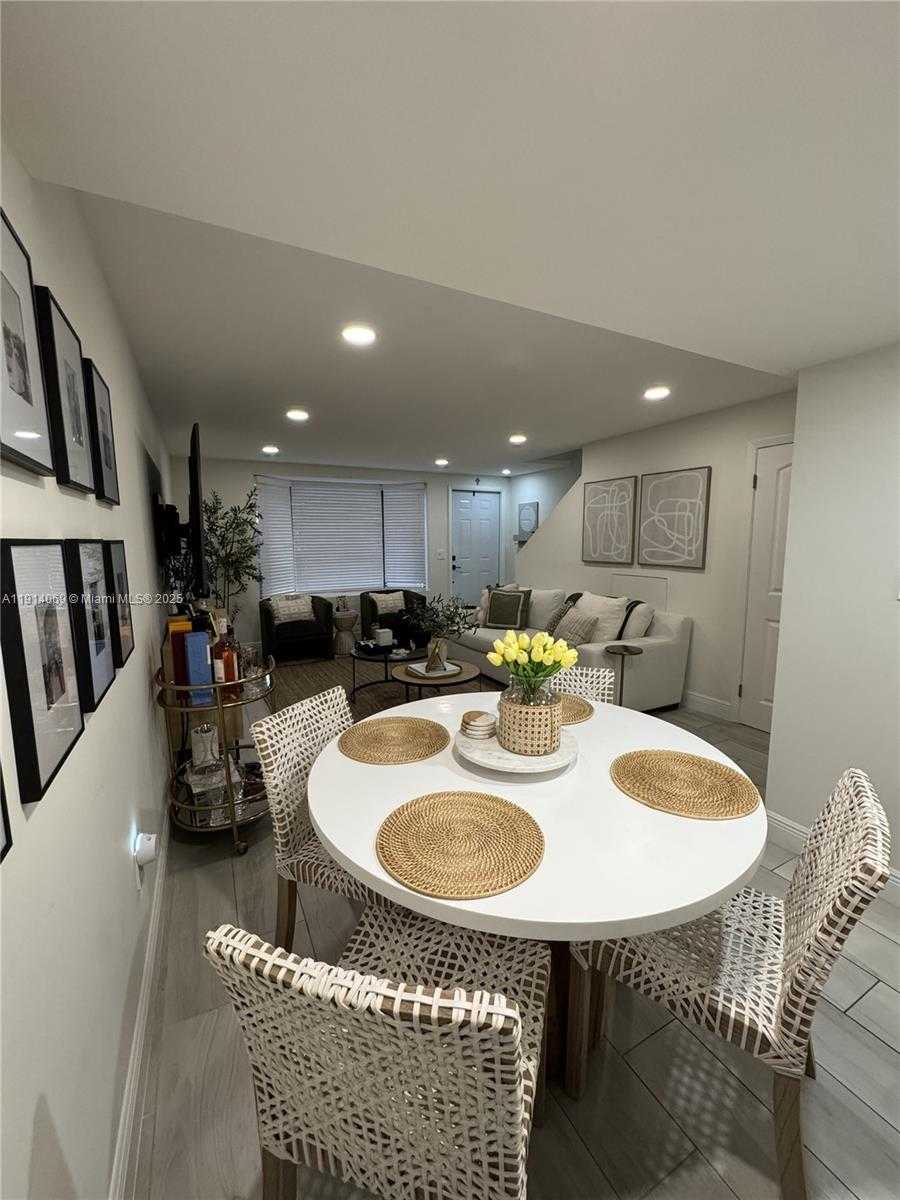 Small Image of 10069 SOUTH WEST 77TH CT, Miami Number 7