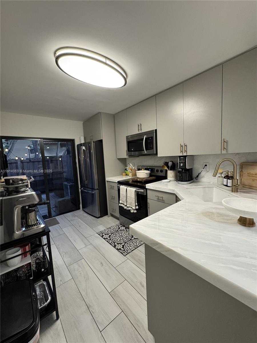 Small Image of 10069 SOUTH WEST 77TH CT, Miami Number 8