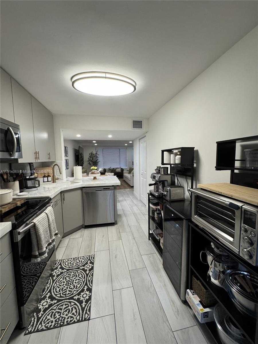 Small Image of 10069 SOUTH WEST 77TH CT, Miami Number 9