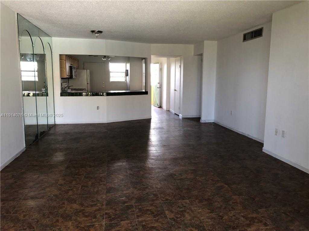 Small Image of 1750 NE 191st St, Miami, FL 33179, USA Number 11