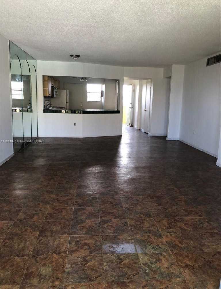 Small Image of 1750 NE 191st St, Miami, FL 33179, USA Number 12