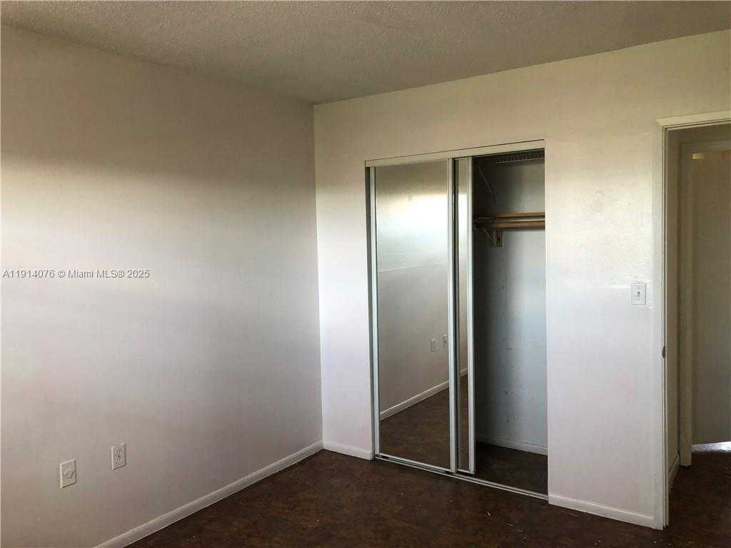 Small Image of 1750 NE 191st St, Miami, FL 33179, USA Number 14