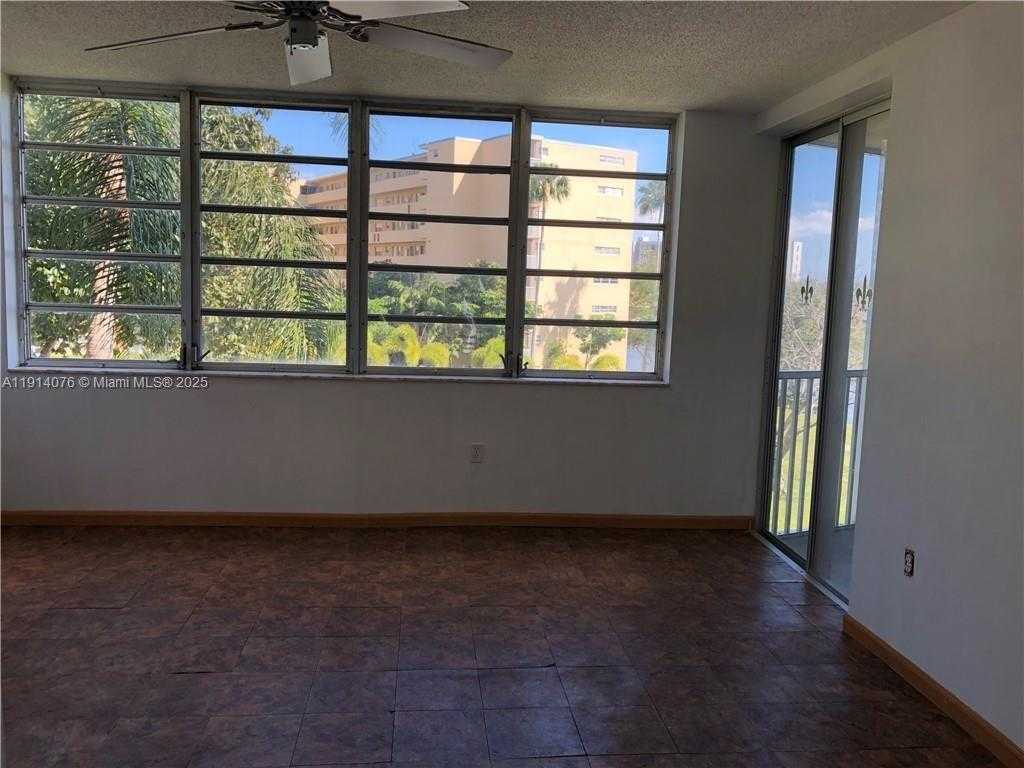 Small Image of 1750 NE 191st St, Miami, FL 33179, USA Number 16