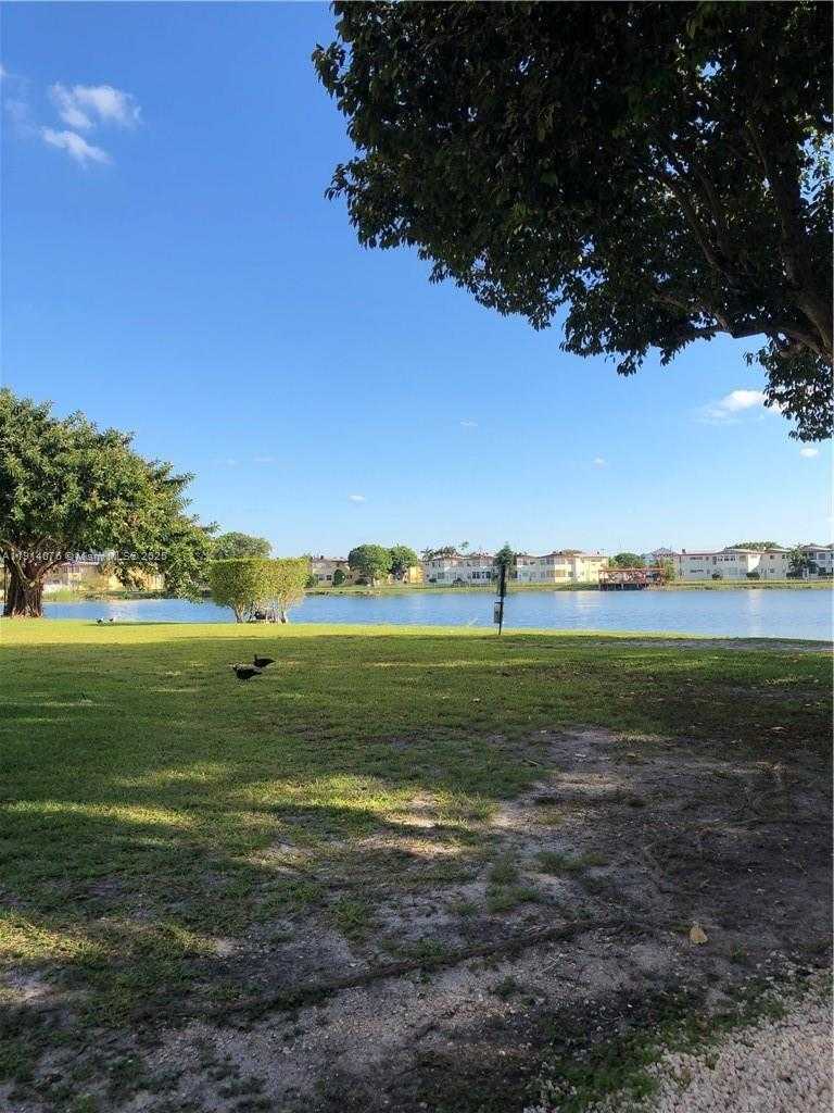 Small Image of 1750 NE 191st St, Miami, FL 33179, USA Number 33