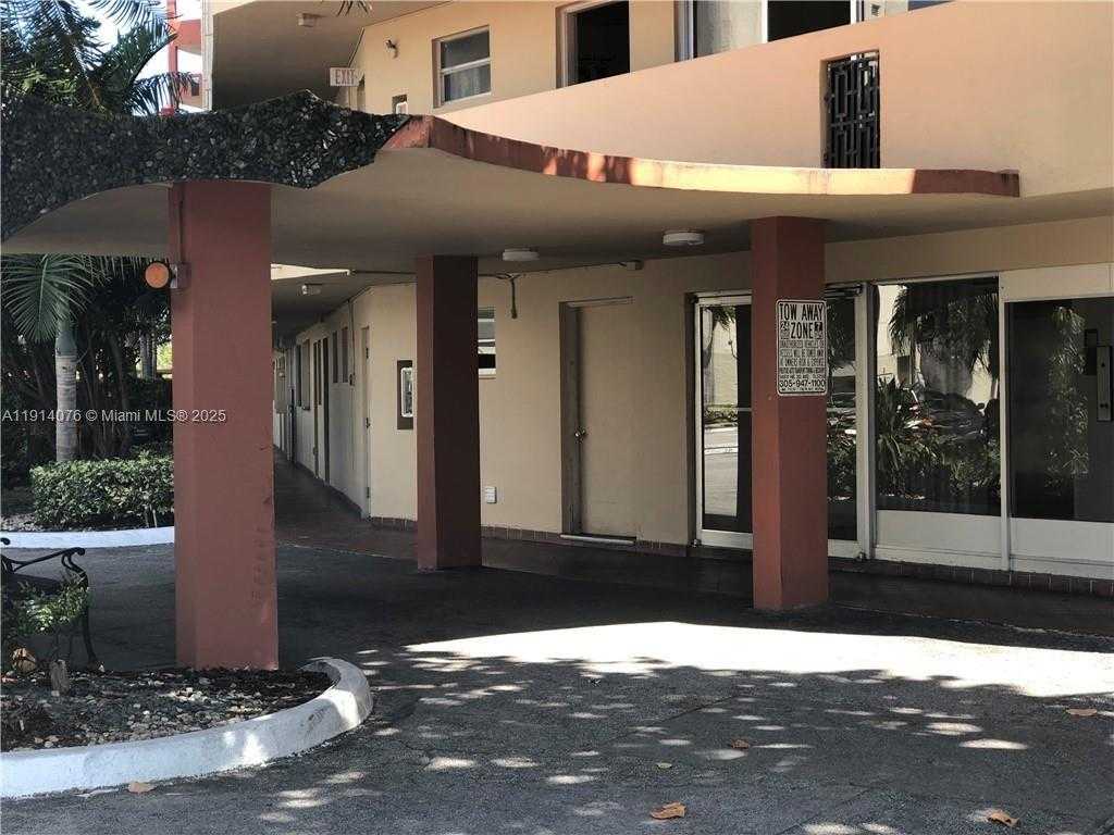 Small Image of 1750 NE 191st St, Miami, FL 33179, USA Number 4