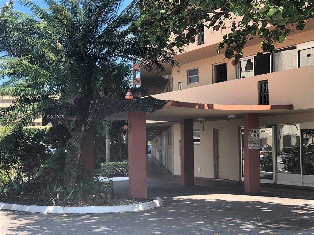 Small Image of 1750 NE 191st St, Miami, FL 33179, USA Number 5