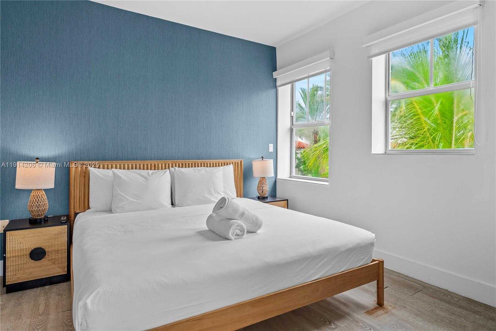 Small Image of 1060 OCEAN DR #D302, Miami Beach Number 11