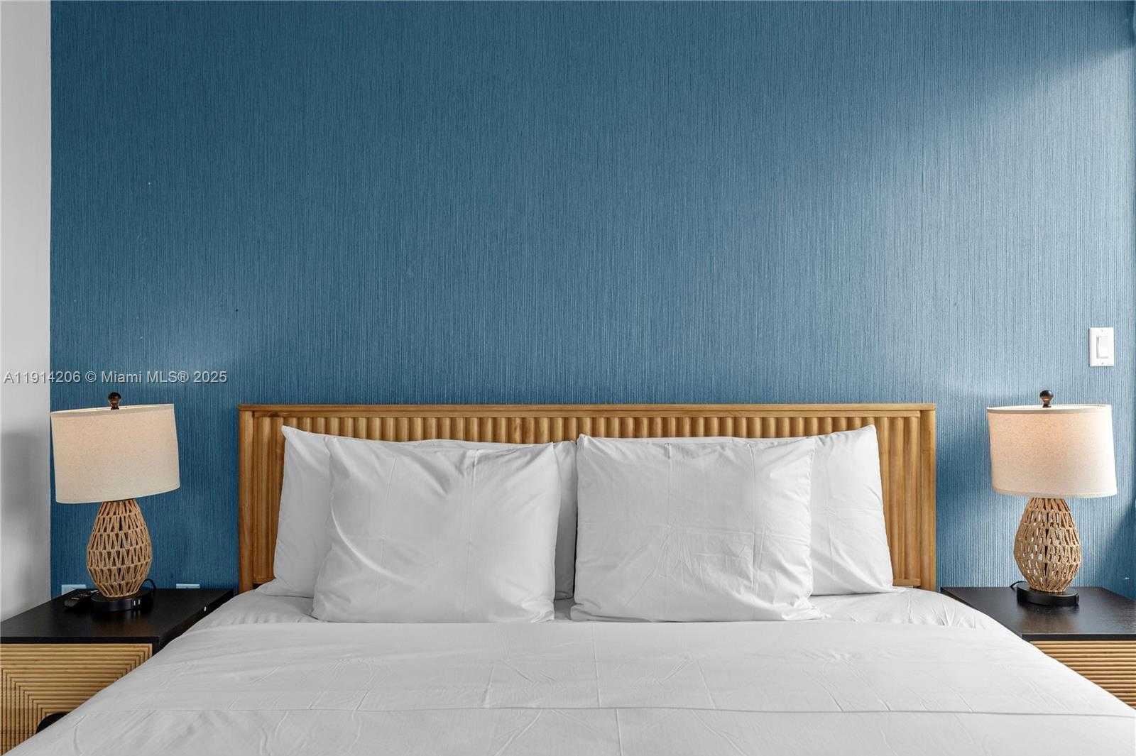 Small Image of 1060 OCEAN DR #D302, Miami Beach Number 12