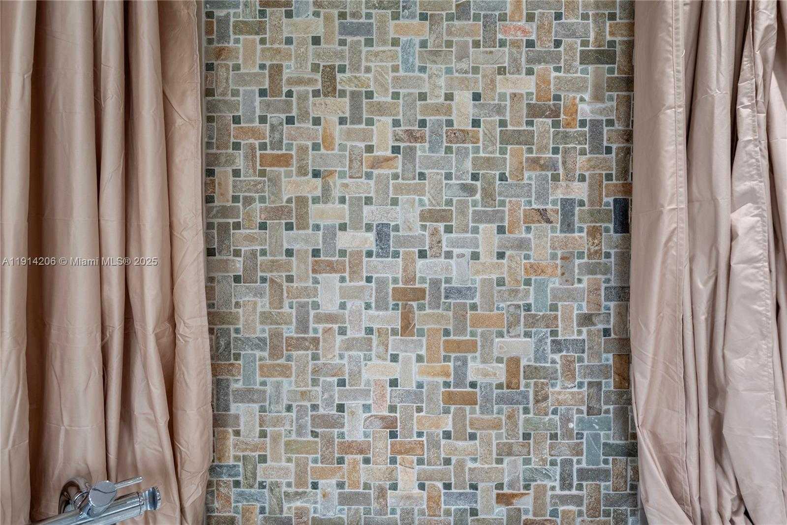 Small Image of 1060 OCEAN DR #D302, Miami Beach Number 13