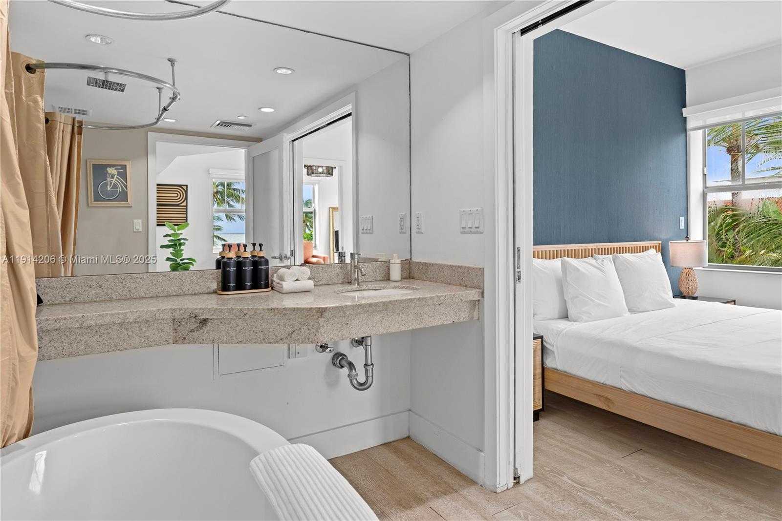 Small Image of 1060 OCEAN DR #D302, Miami Beach Number 15