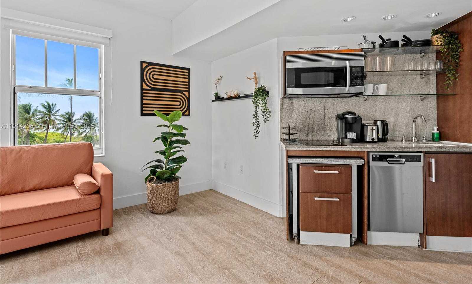 Small Image of 1060 OCEAN DR #D302, Miami Beach Number 19