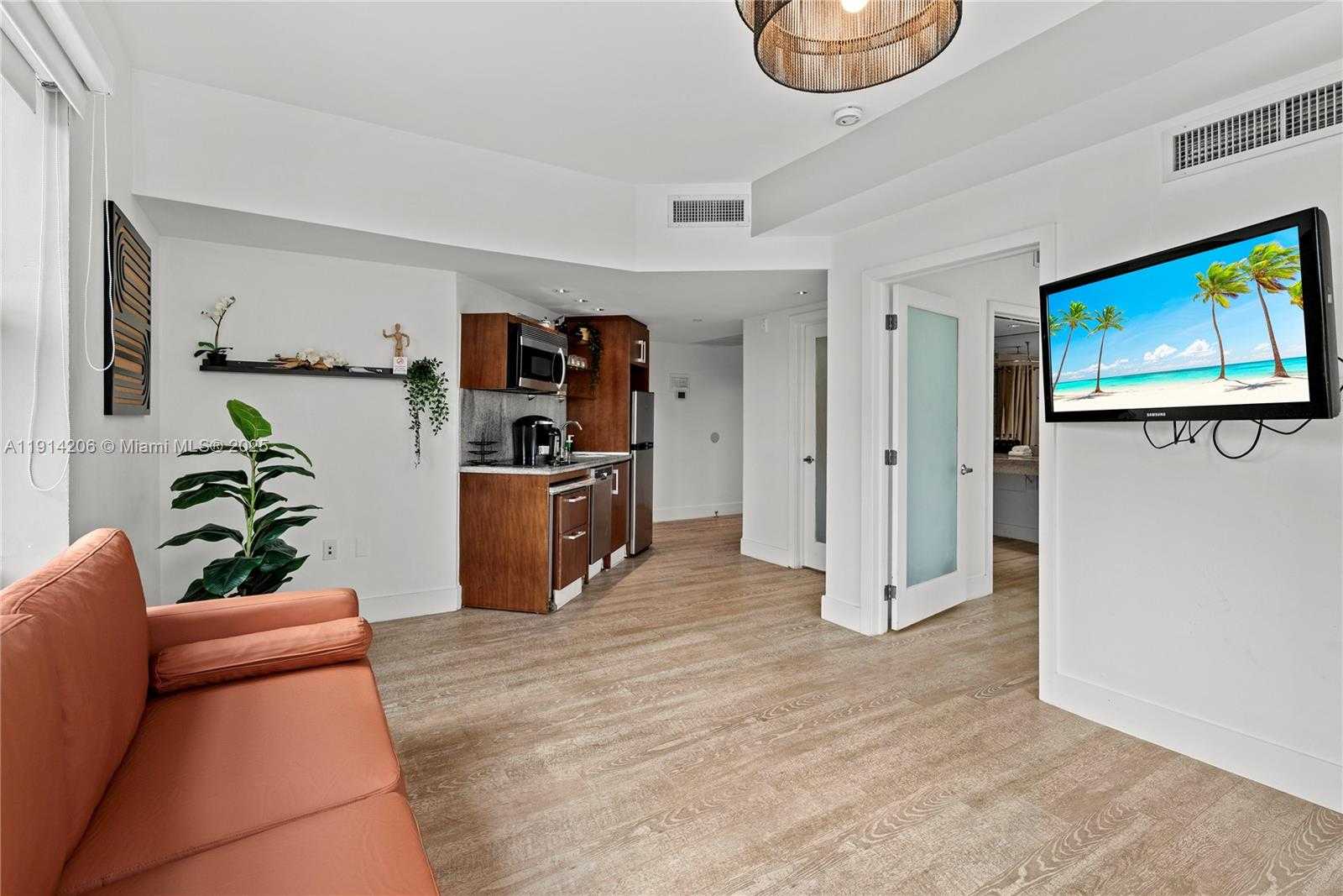 Small Image of 1060 OCEAN DR #D302, Miami Beach Number 20