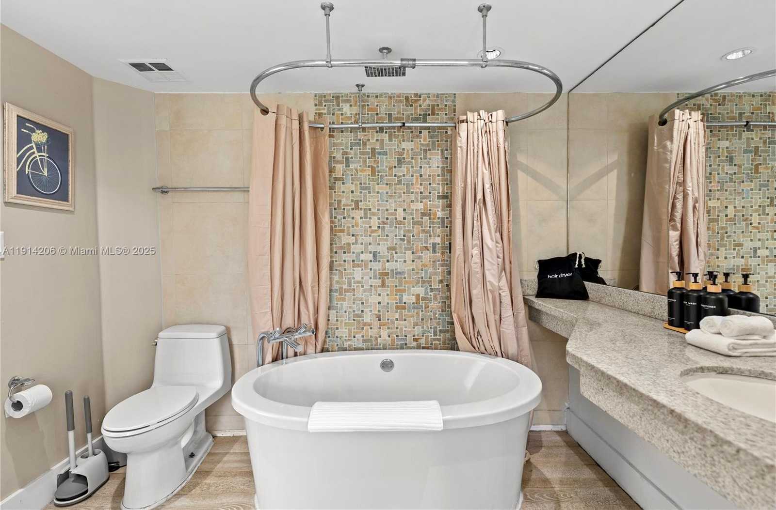 Small Image of 1060 OCEAN DR #D302, Miami Beach Number 22