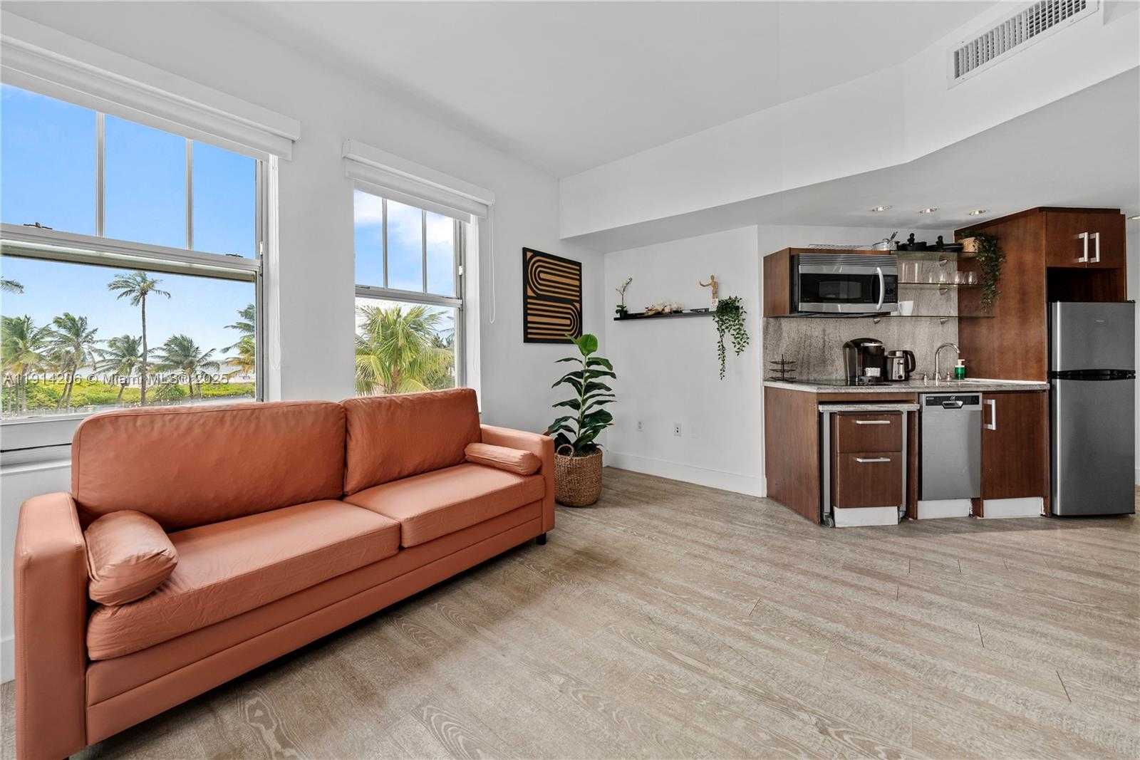 Small Image of 1060 OCEAN DR #D302, Miami Beach Number 4