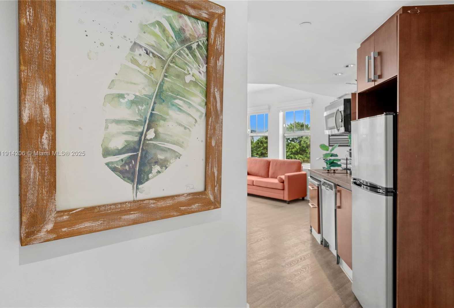 Small Image of 1060 OCEAN DR #D302, Miami Beach Number 5