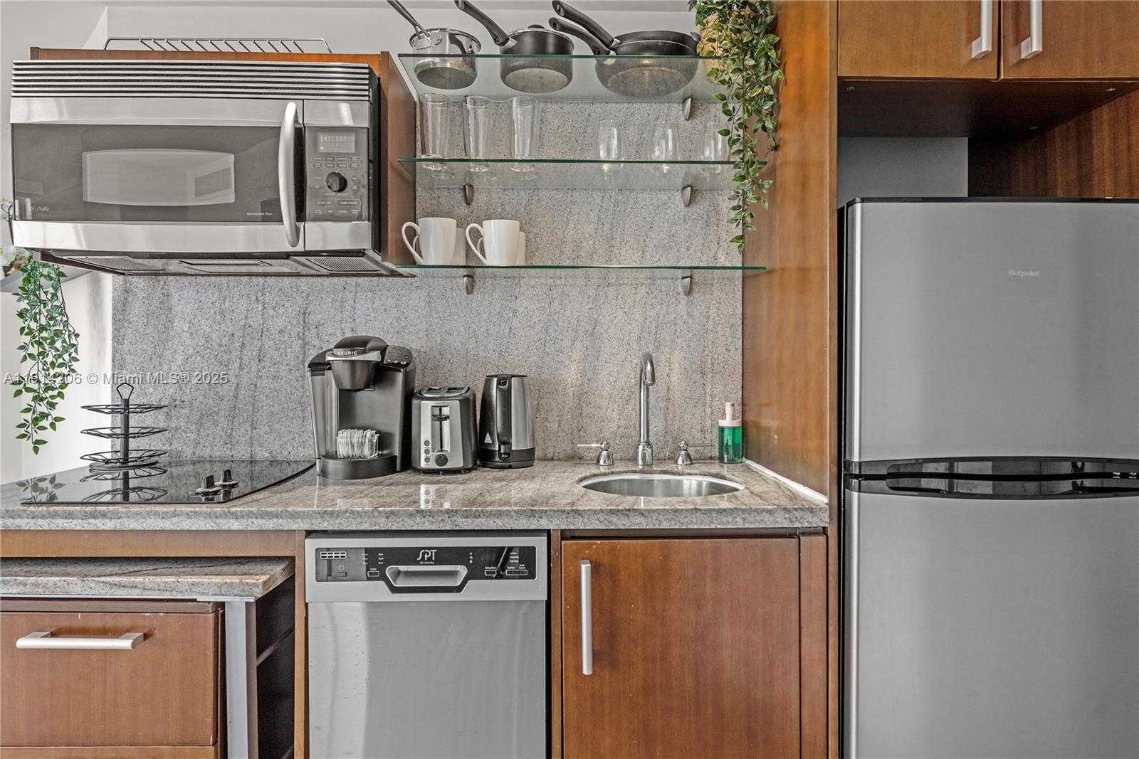 Small Image of 1060 OCEAN DR #D302, Miami Beach Number 8