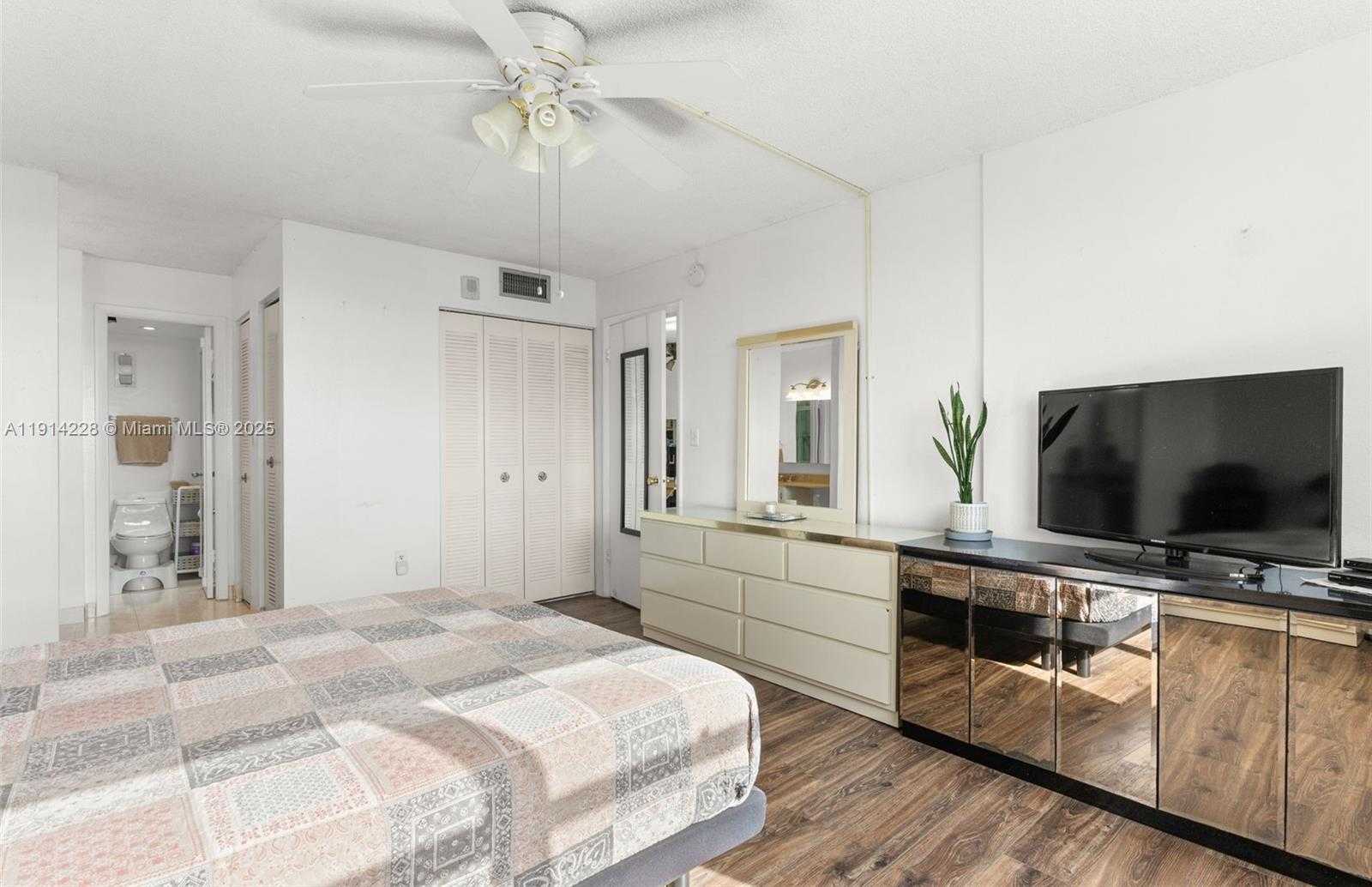 Small Image of 6900 BAY DR #5C, Miami Beach Number 13