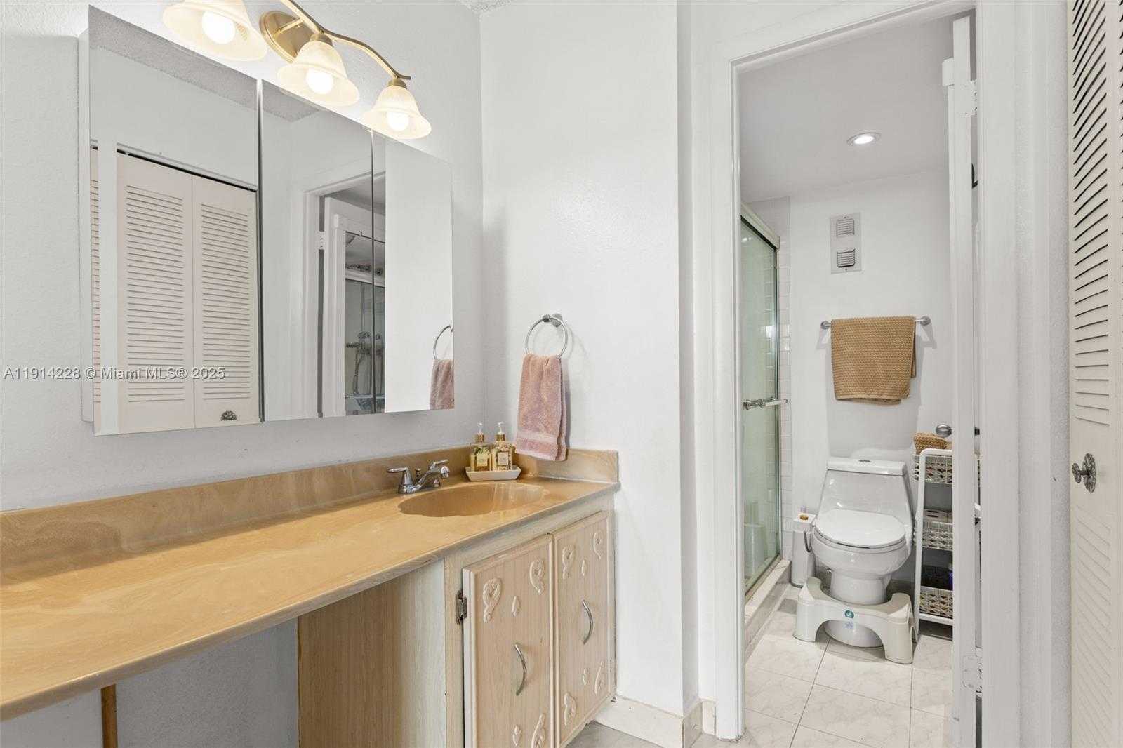 Small Image of 6900 BAY DR #5C, Miami Beach Number 16