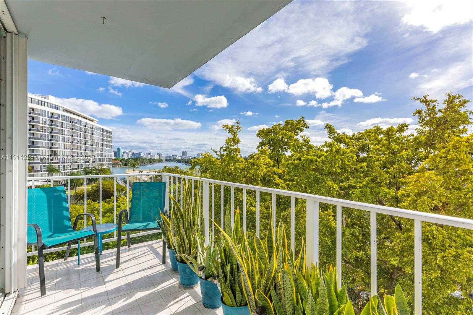Small Image of 6900 BAY DR #5C, Miami Beach Number 18